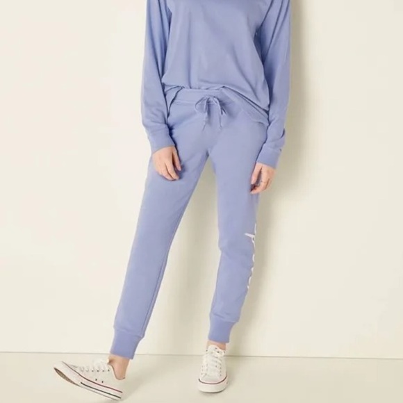 Victoria’s Secret PINK Everyday LoungeSkinny Jogger Periwinkle Foil Script - Picture 1 of 6